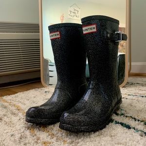 Hunter Boots: US 7. Boot socks included!💕